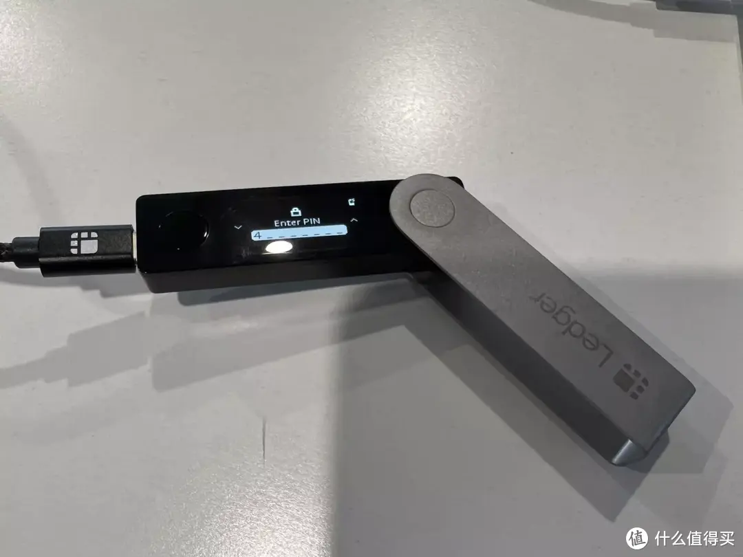 什么是硬件钱包？Ledger 开箱与使用教程