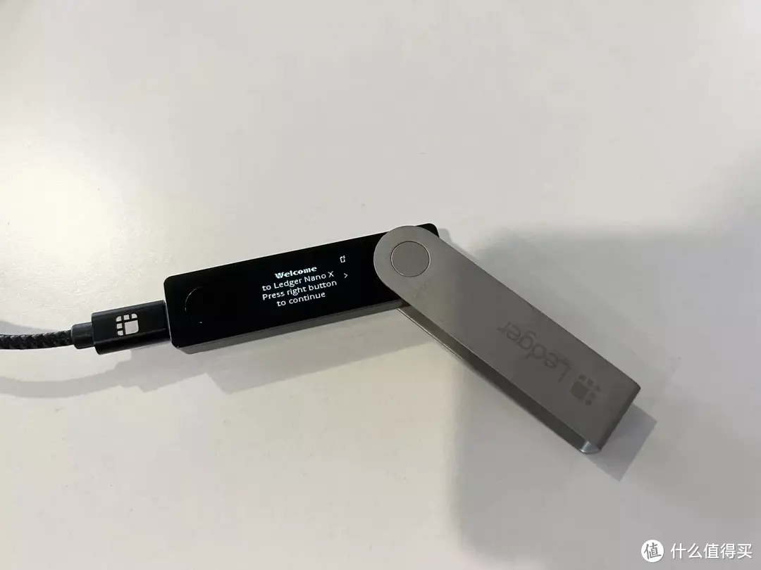 什么是硬件钱包？Ledger 开箱与使用教程